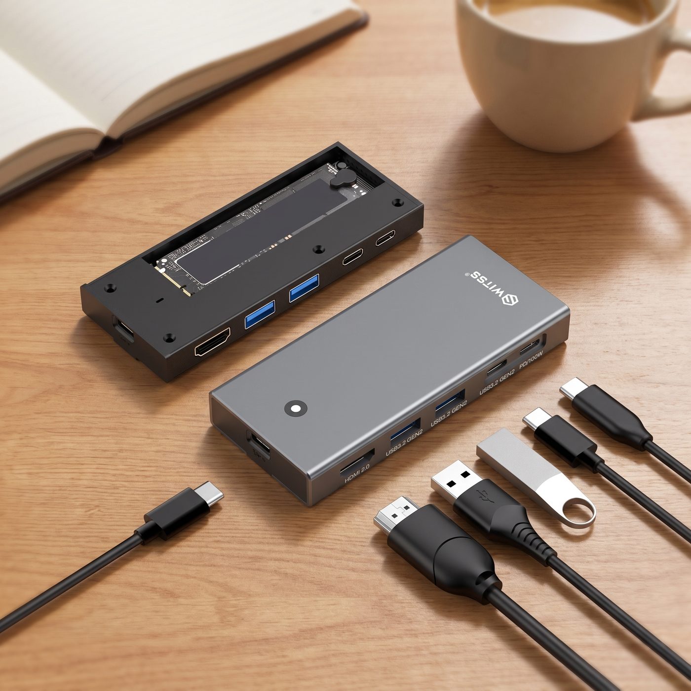 Dock Switss® et boîtier SSD M.2 ouvert avec les câbles sur un bureau, prêt à l'emploi en plug-and-play sur Windows, macOS, Android et Linux