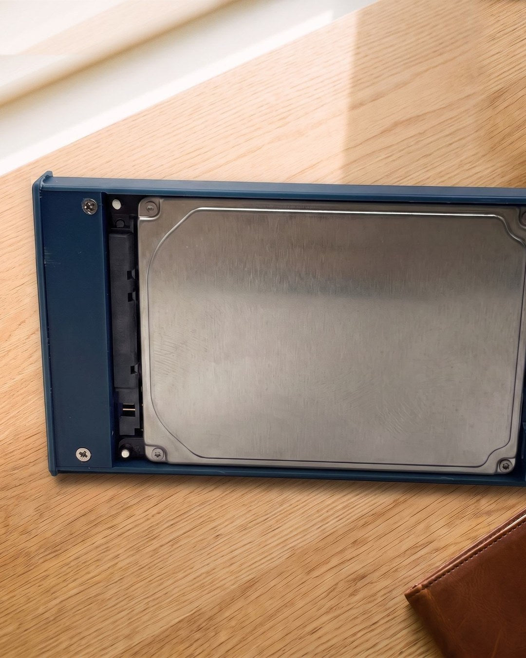 Open Switss® 2.5 inch enclosure with a hard drive inside