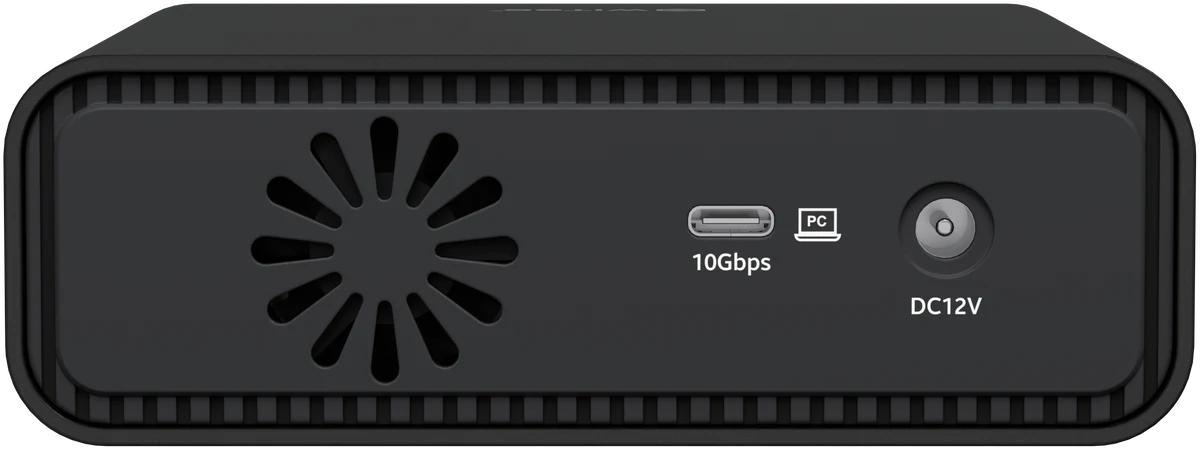 Face arrière du boîtier : le ventilateur à gauche, le port USB-⁠C marqué 10Gbps au milieu et l’entrée DC12V à droite